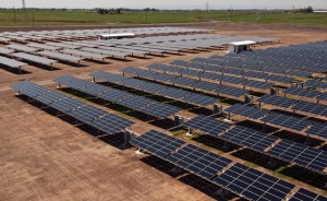 Parc fotovoltaic - panouri fotovoltaice montate pe pământ